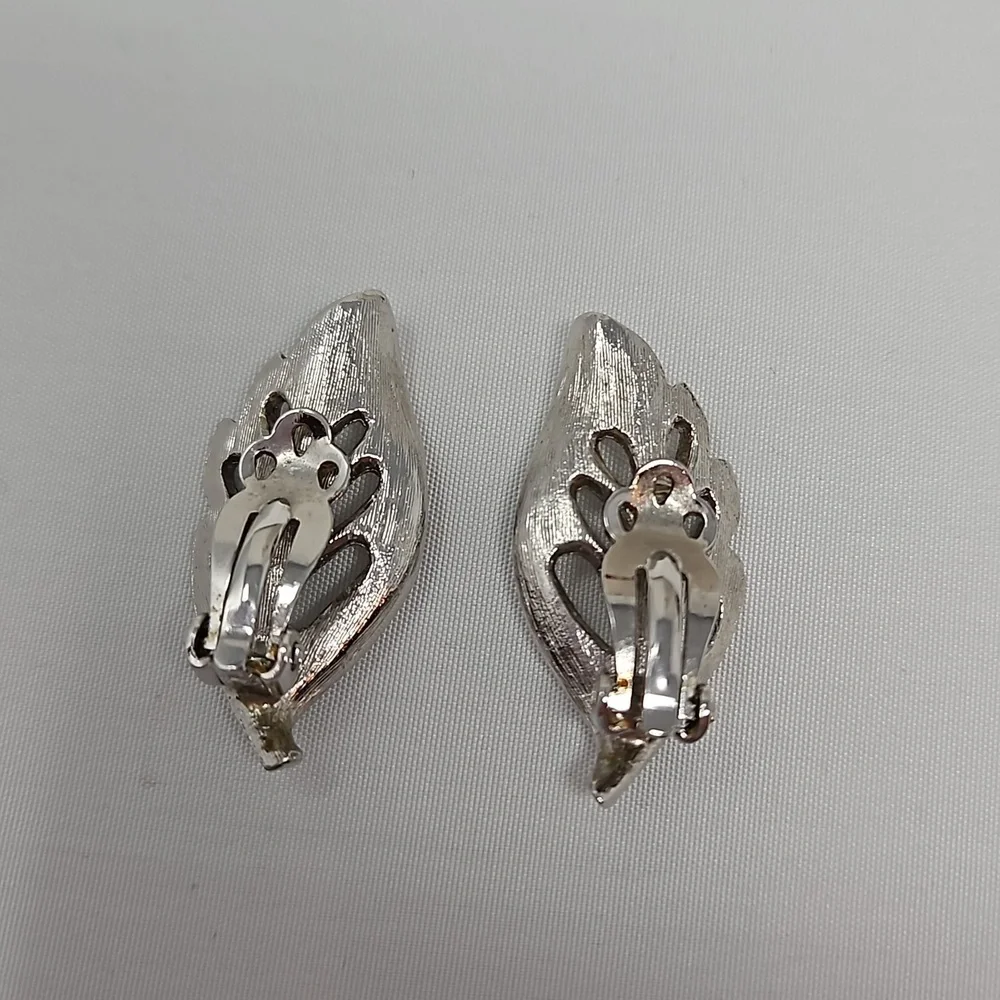 Vintage leaf earrings
